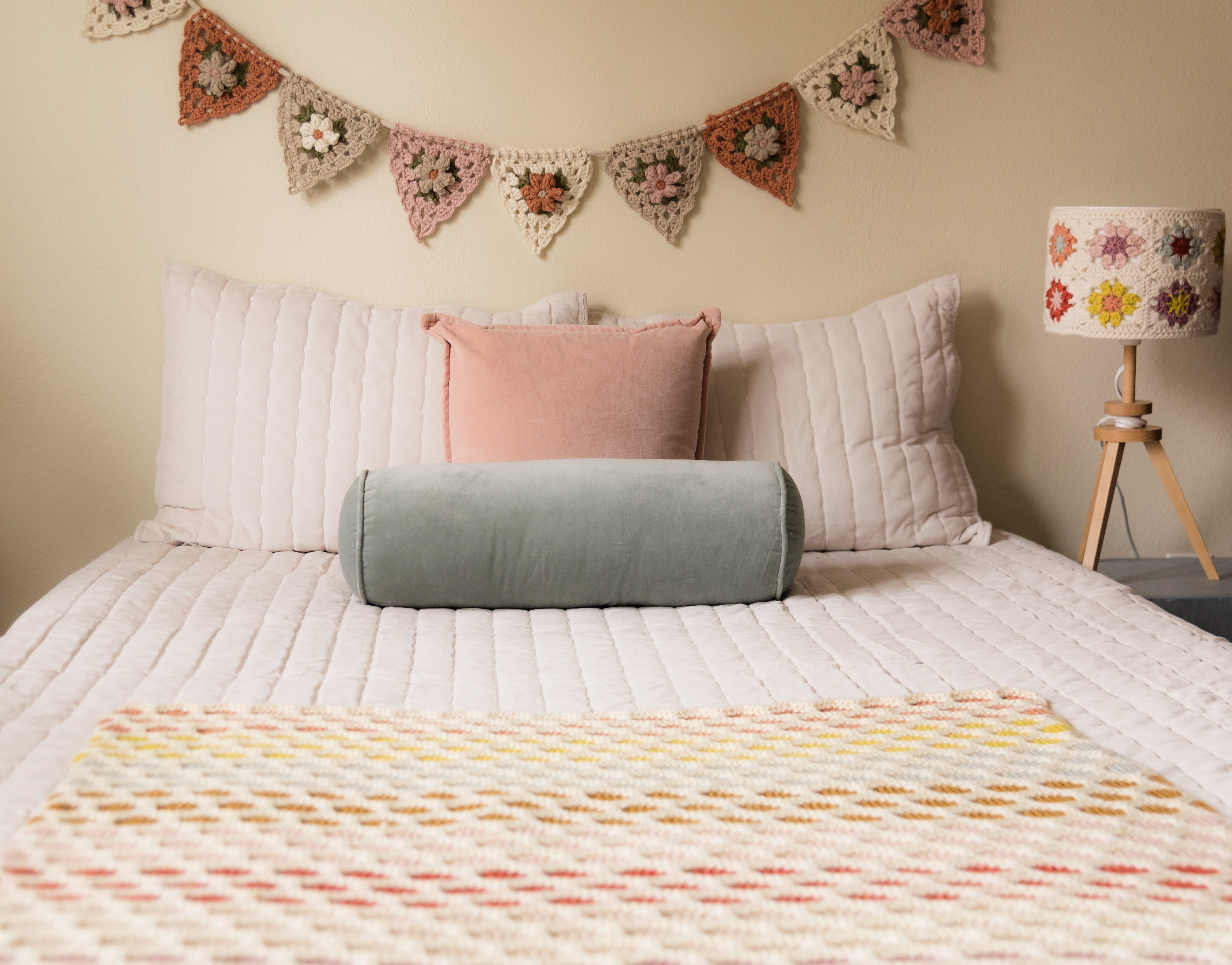 Granny Tri Bunting Crochet Kit