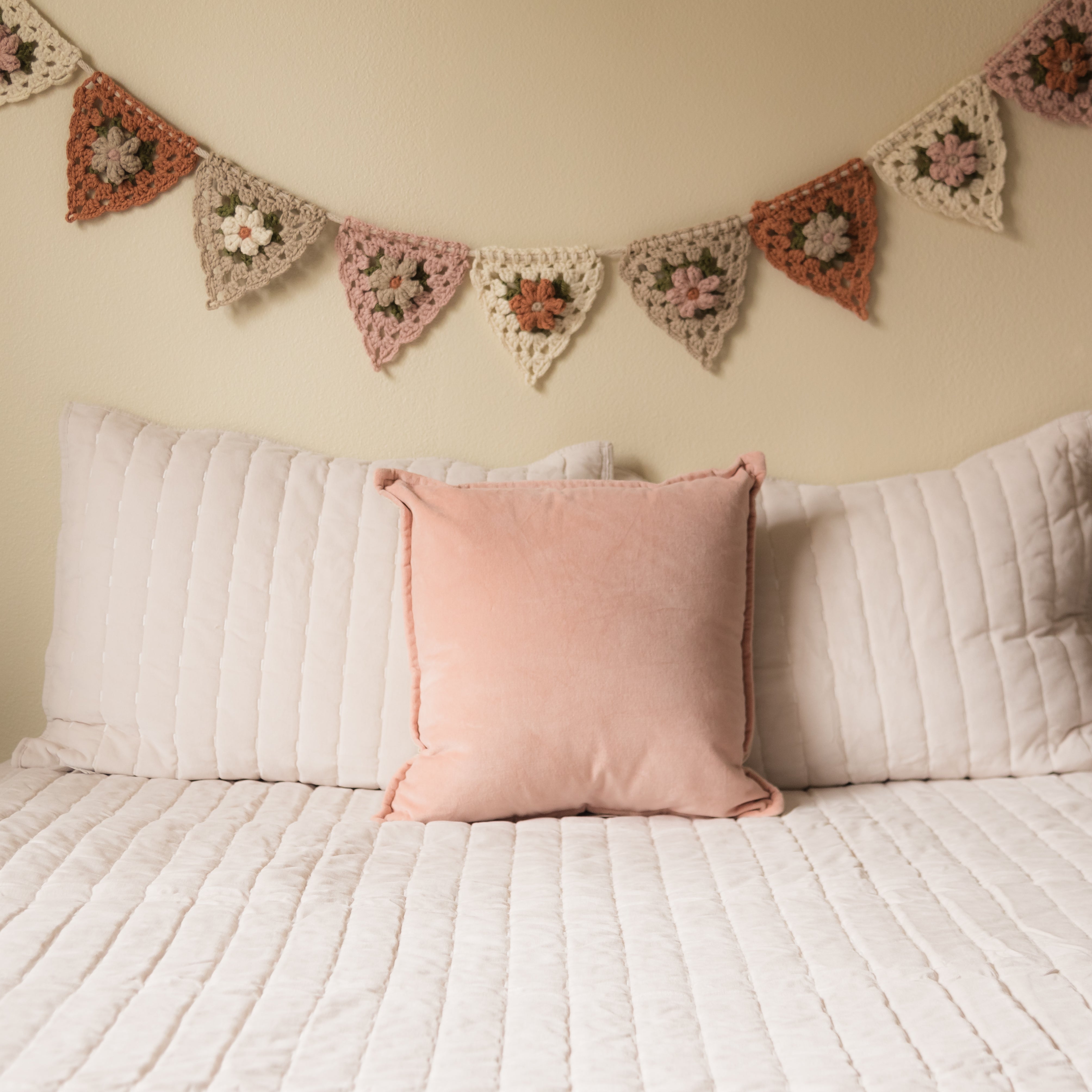 Granny Tri Bunting Crochet Kit